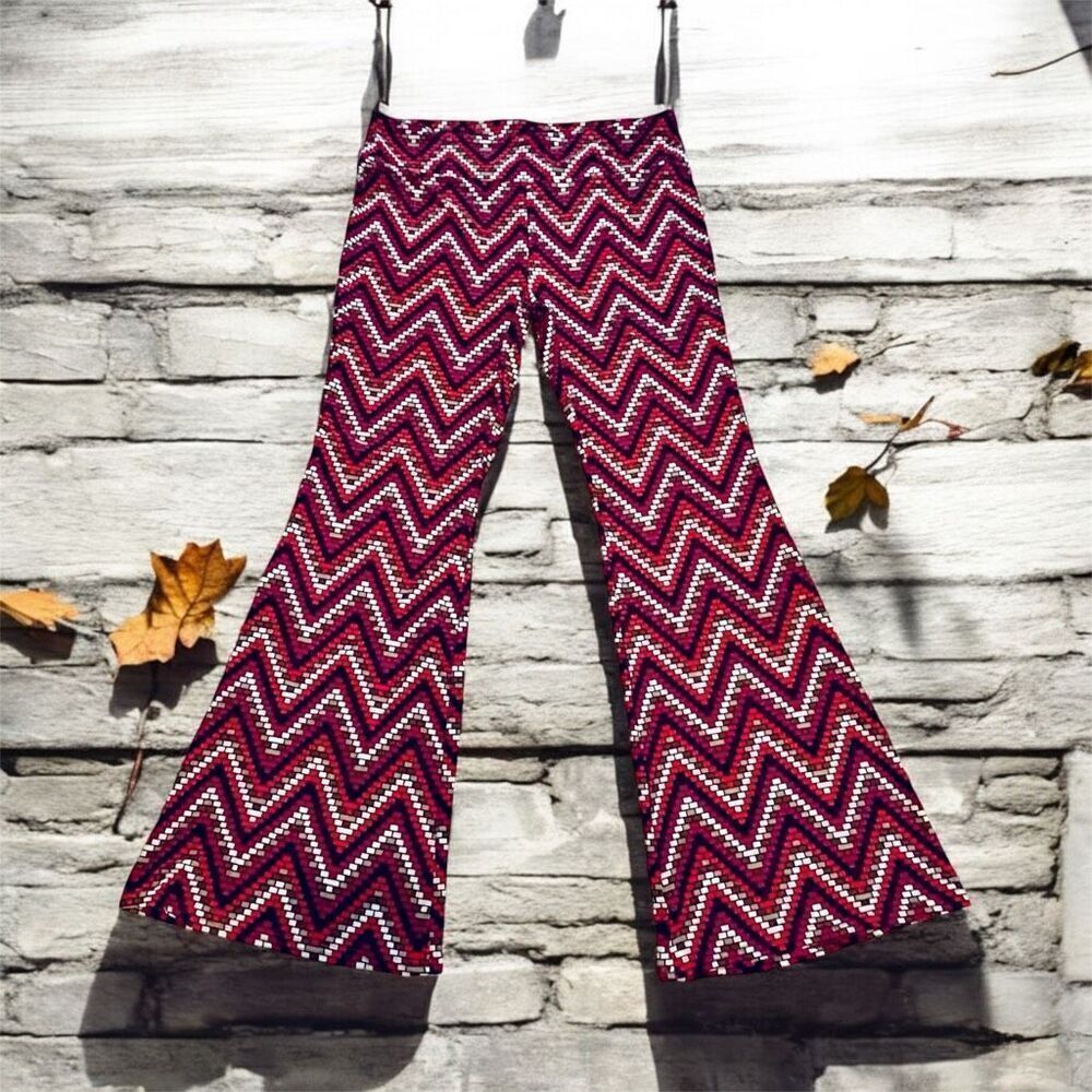 NWT No Boundaries S Red Black Chevron High Rise Pull On Stretch Flare Pants - Picture 12 of 12